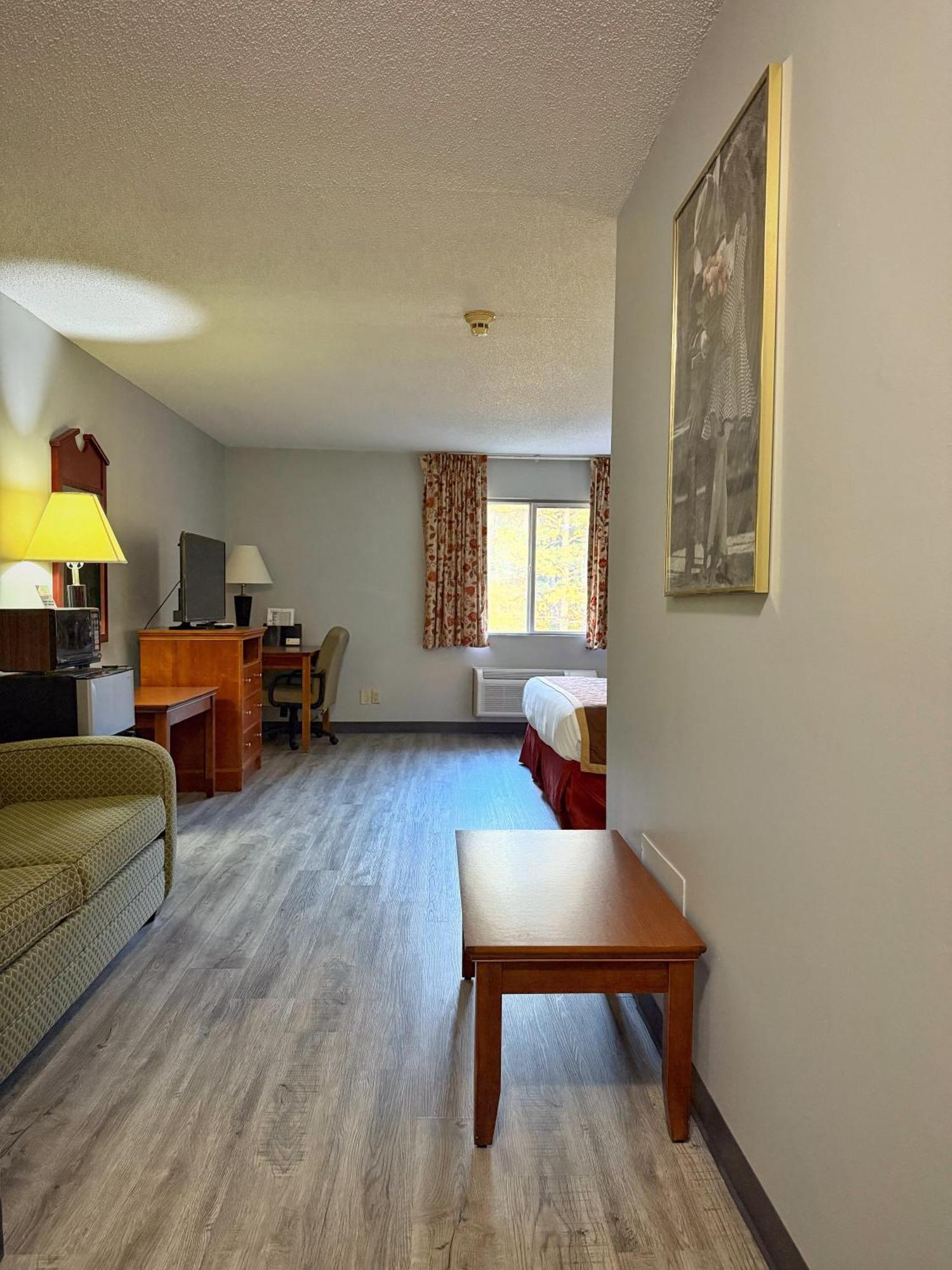 Lake Tree Inn & Suites ماريون المظهر الخارجي الصورة