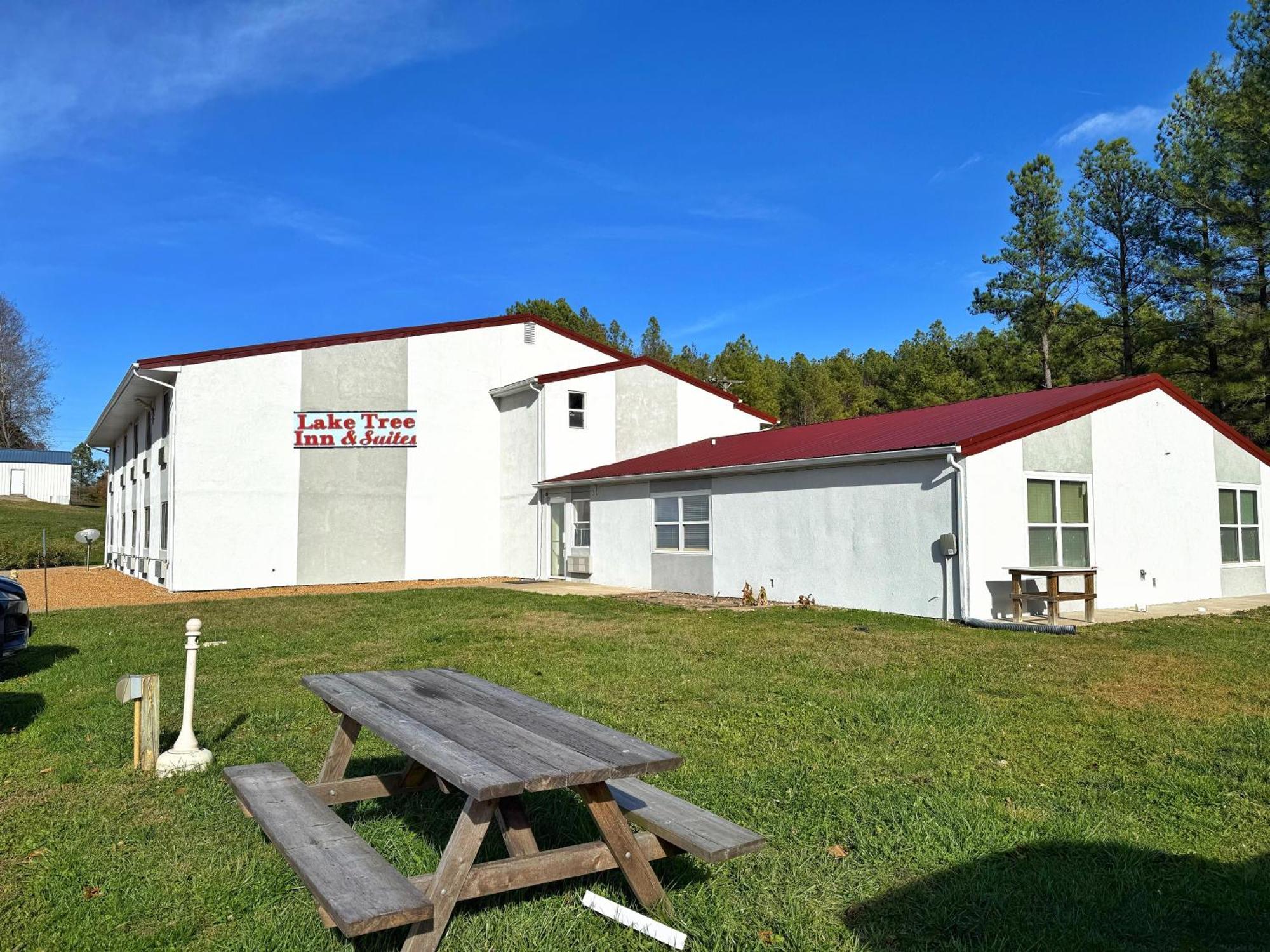 Lake Tree Inn & Suites ماريون المظهر الخارجي الصورة
