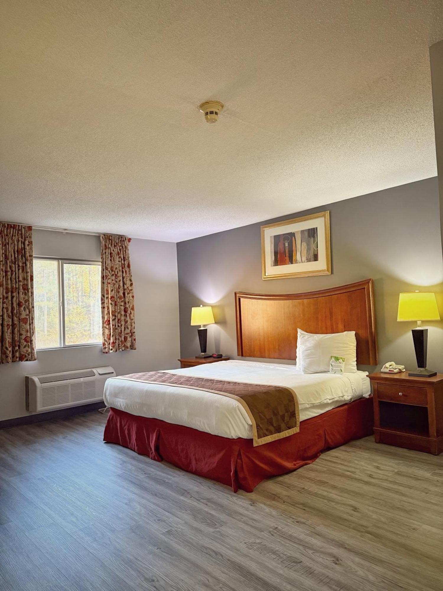 Lake Tree Inn & Suites ماريون المظهر الخارجي الصورة