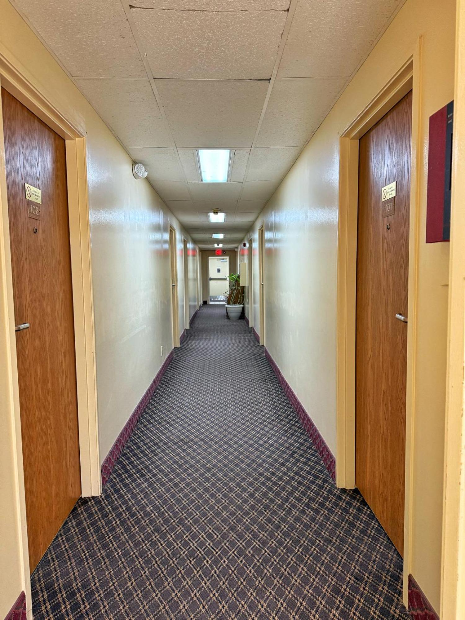 Lake Tree Inn & Suites ماريون المظهر الخارجي الصورة