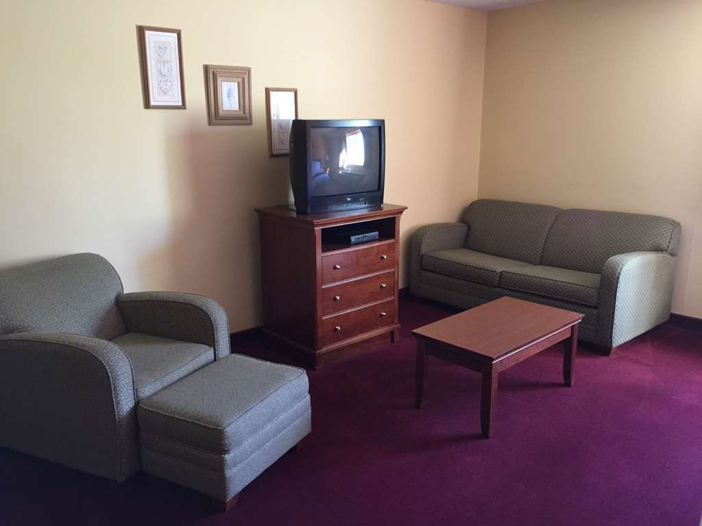 Lake Tree Inn & Suites ماريون الغرفة الصورة