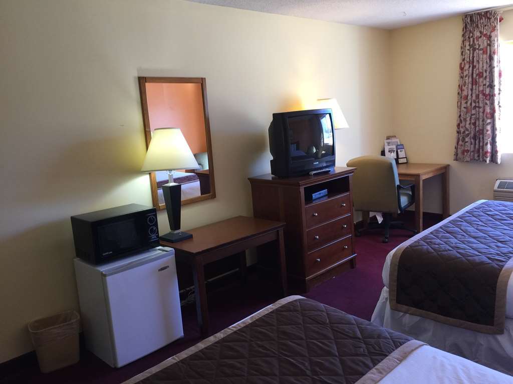 Lake Tree Inn & Suites ماريون الغرفة الصورة