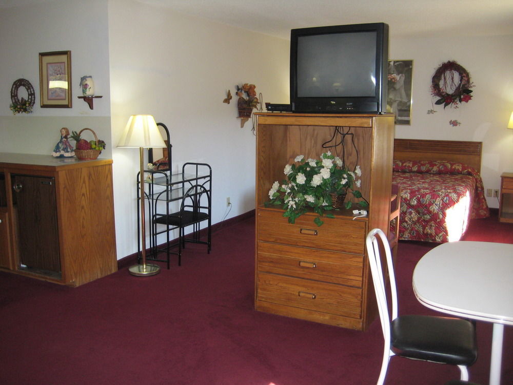 Lake Tree Inn & Suites ماريون المظهر الخارجي الصورة