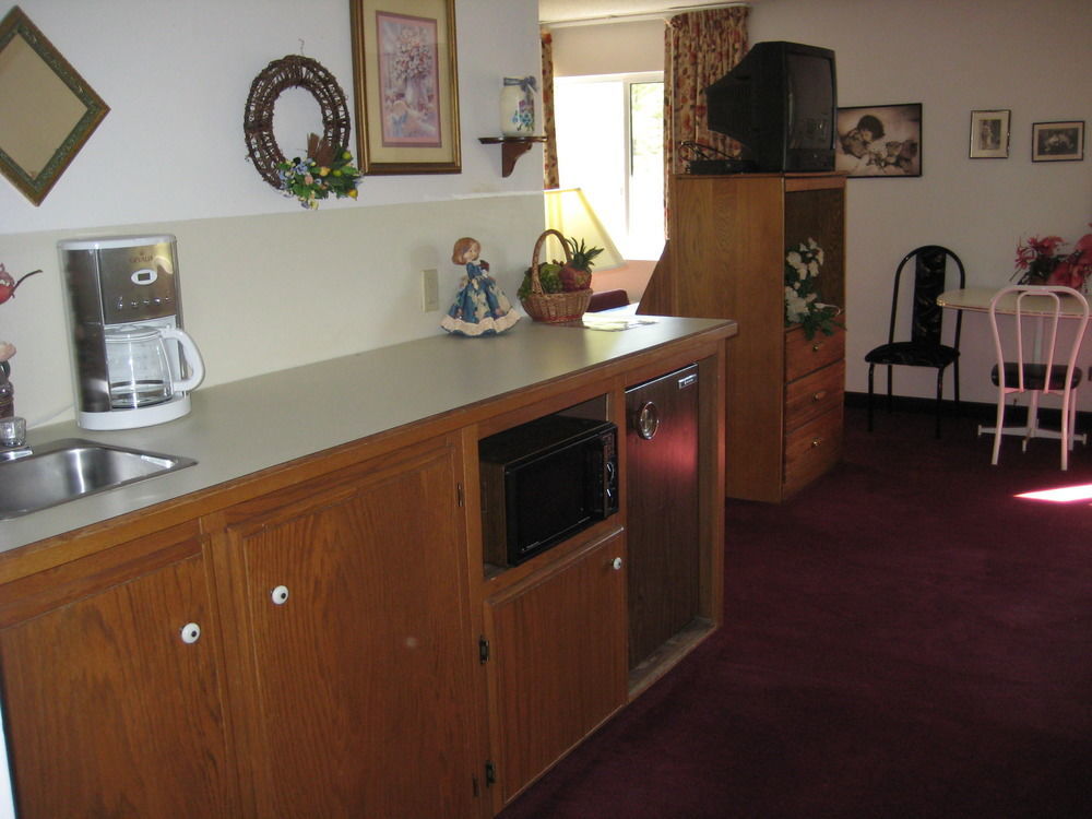 Lake Tree Inn & Suites ماريون المظهر الخارجي الصورة