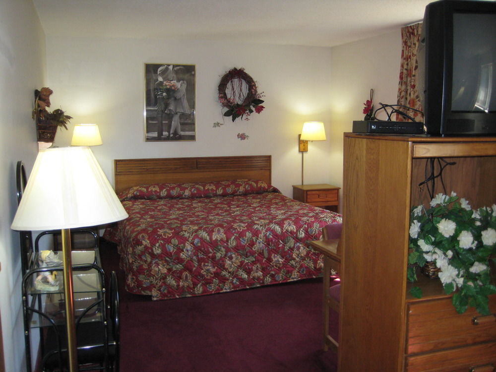 Lake Tree Inn & Suites ماريون المظهر الخارجي الصورة