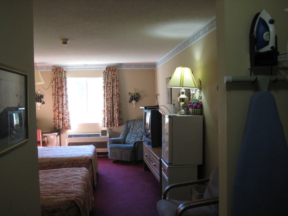 Lake Tree Inn & Suites ماريون المظهر الخارجي الصورة