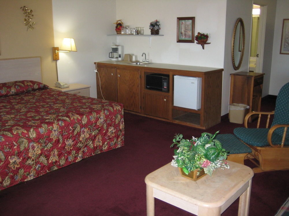 Lake Tree Inn & Suites ماريون المظهر الخارجي الصورة