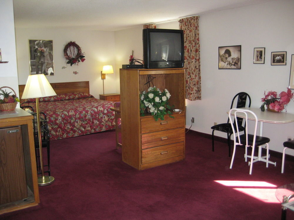 Lake Tree Inn & Suites ماريون المظهر الخارجي الصورة