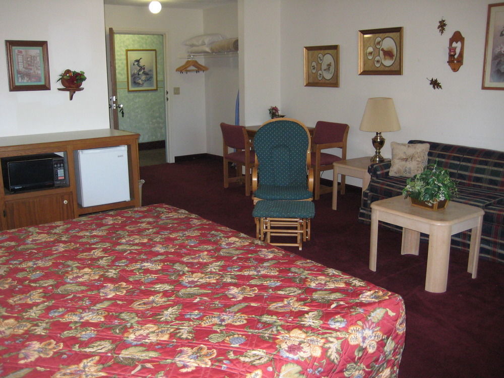 Lake Tree Inn & Suites ماريون المظهر الخارجي الصورة