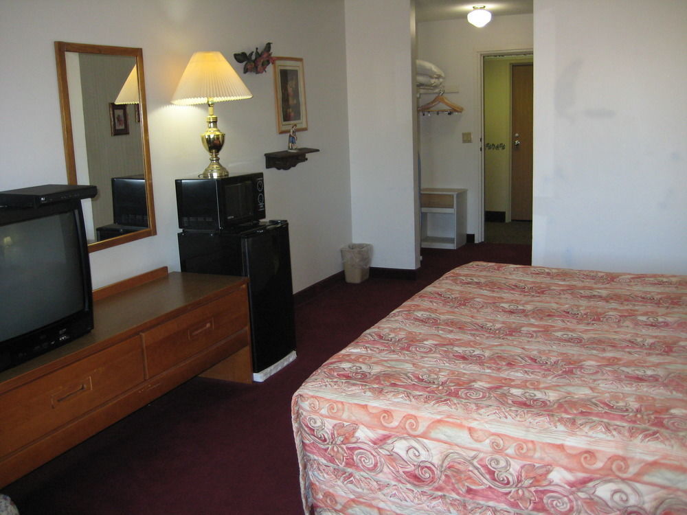 Lake Tree Inn & Suites ماريون المظهر الخارجي الصورة