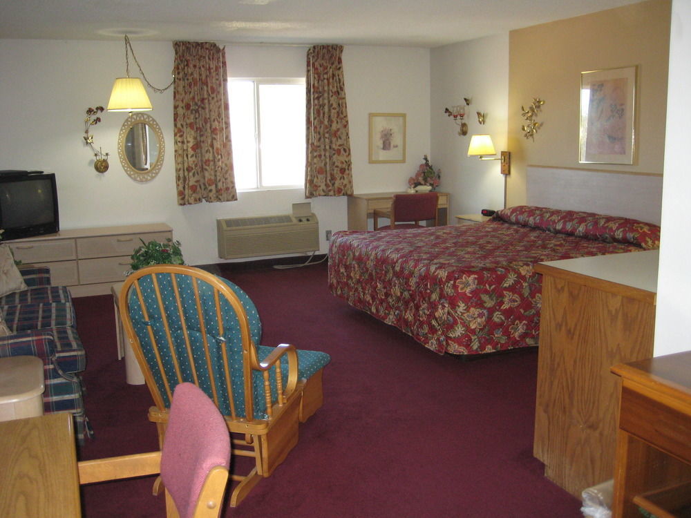 Lake Tree Inn & Suites ماريون المظهر الخارجي الصورة